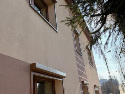 Rolety natynkowe w kolorze złoty dąb.