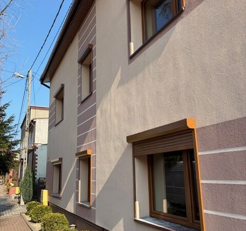 Rolety natynkowe w kolorze złoty dąb.